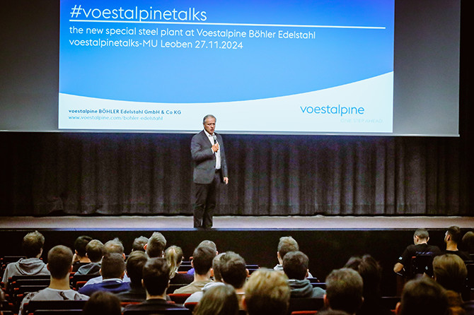 As a graduate of the Montanuniversität Leoben, voestalpine BÖHLER Edelstahl Vice President Hans Peter F. was able to provide the students with valuable insights into his career.