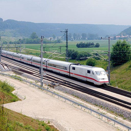 ICE auf der Bahnstrecke Nürnberg - Ingolstadt.