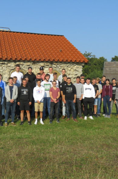 Azubis beim Wandern - Teamfoto