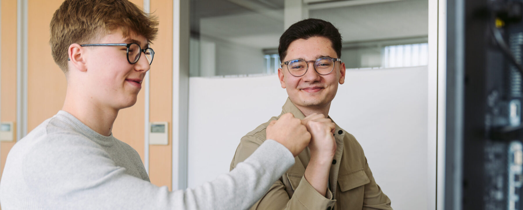 Lehrlinge im Büro