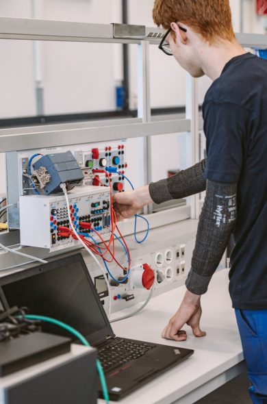 voestalpine Fachausbildung Elektrotechnik sps programmieren