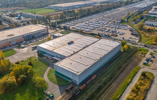 Am Standort Polen produziert voestalpine jährlich 185.000 to Spaltbänder und Tafeln für Kund:innen.