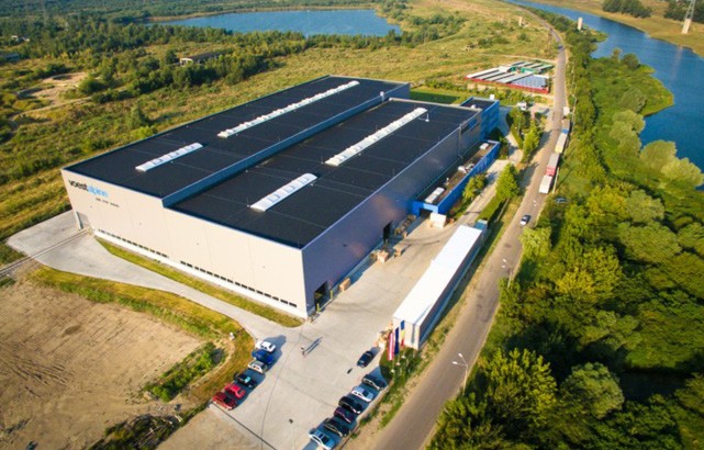 Am Standort Rumänien produziert voestalpine jährlich 130.000 to Spaltbänder und Tafeln für Kund:innen.