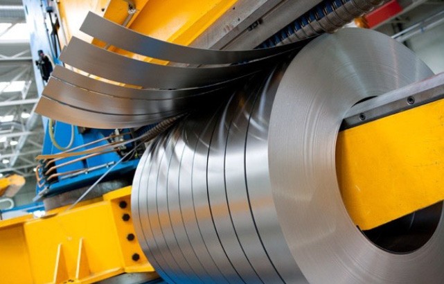 Jährlich werden in Tychy 185.000 Tonnen Spaltbänder und Tafeln produziert.