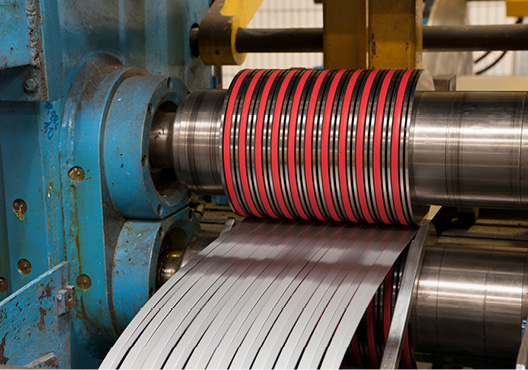 voestalpine liefert Spaltband für die Automobil- und Hausindustrie.