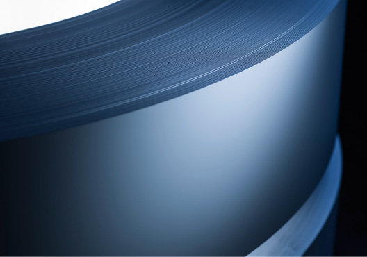 Wir verarbeiten Stahlband auf modernen Längsteilanlagen.