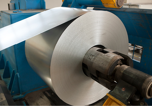 Wir liefern Spaltband mit automatisierter Verpackung für reibungslose Abläufe.